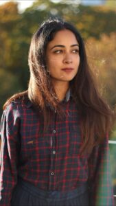 Aditi Chengappa Instagram - It’s here🍁🍂 . . . #autumn #herbst #plaid #checkeredshirt #cozy #berlin #sunshine #fall #fallfashion #indiangirl #trends #reel #teatime #indiansingermany Bezirk Mitte