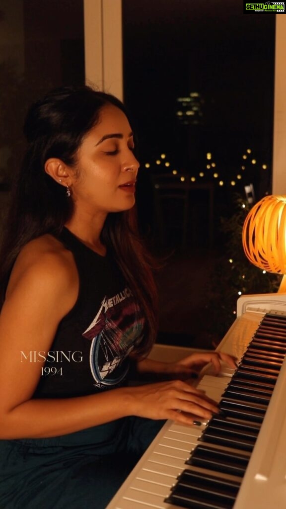 Aditi Chengappa Instagram - A 90’s favorite 🤎 . . . #missing #heartbreak #singers #indiansinger #singen #musik #pianist #everythingbutthegirl #berlin #indiansingermany #expatsingermany Mitte