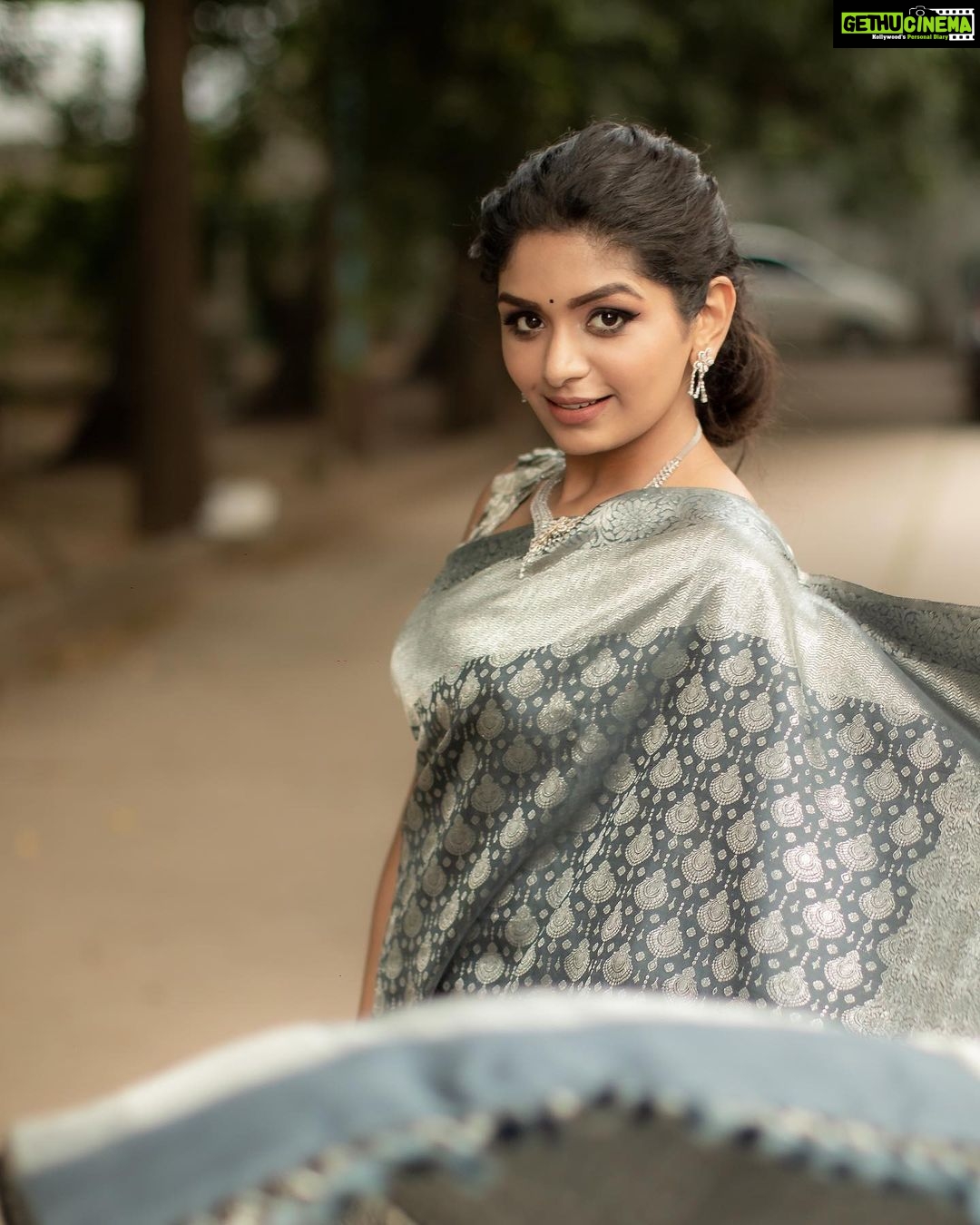 Aditi Shankar Instagram - #navratri2022 with Aditi✨ Day 6 : Glorious Grey the regal neutrality to balance the bright. On the 6th day of Navratri my heartfelt wishes for the right balance of all that you want in life. Styled by:- @dr.vinothinipandian Blouse by:- @nirali_design_house Saree and blouse embroidery :- @dr.vinothinipandian MUAH💄:- @vijiknr Photographed by 📸:- @camerasenthil Jewellery 💎:- @jjjewellerymart Location:- @avmgardens Digital Patner:- @cognitiveidealab @rrajeshananda AVM Gardens