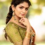 Aditi Shankar Instagram - #navratri2022 with Aditi✨ Day 5: Gorgeous Green an embodiment of energy engendering growth and fertility 💚 On this 5th day of navarathri here's wishing everyone tremendous success in endeavors of your choice. Styled by:- @dr.vinothinipandian Outfits 👗:- @nirali_design_house MUAH 💄:- @vijiknr Photographed by 📸:- @camerasenthil Jewellery 💎:- @jjjewellerymart Flowers:- @poovai_bridal_flowers Location:- @avmgardens Digital Patner:- @cognitiveidealab @rrajeshananda AVM Gardens