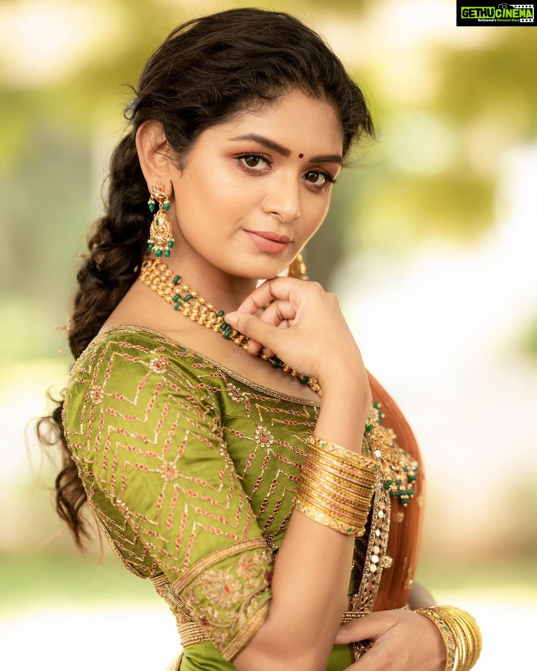Aditi Shankar Instagram - #navratri2022 with Aditiβ¨ Day 5: Gorgeous Green an embodiment of energy engendering growth and fertility π On this 5th day of navarathri here's wishing everyone tremendous success in endeavors of your choice. Styled by:- @dr.vinothinipandian Outfits π:- @nirali_design_house MUAH π:- @vijiknr Photographed by πΈ:- @camerasenthil Jewellery π:- @jjjewellerymart Flowers:- @poovai_bridal_flowers Location:- @avmgardens Digital Patner:- @cognitiveidealab @rrajeshananda AVM Gardens