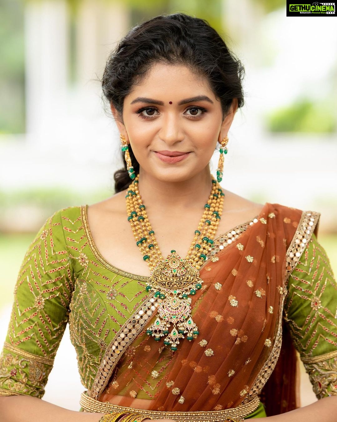 Aditi Shankar Instagram - #navratri2022 with Aditiβ¨ Day 5: Gorgeous Green an embodiment of energy engendering growth and fertility π On this 5th day of navarathri here's wishing everyone tremendous success in endeavors of your choice. Styled by:- @dr.vinothinipandian Outfits π:- @nirali_design_house MUAH π:- @vijiknr Photographed by πΈ:- @camerasenthil Jewellery π:- @jjjewellerymart Flowers:- @poovai_bridal_flowers Location:- @avmgardens Digital Patner:- @cognitiveidealab @rrajeshananda AVM Gardens