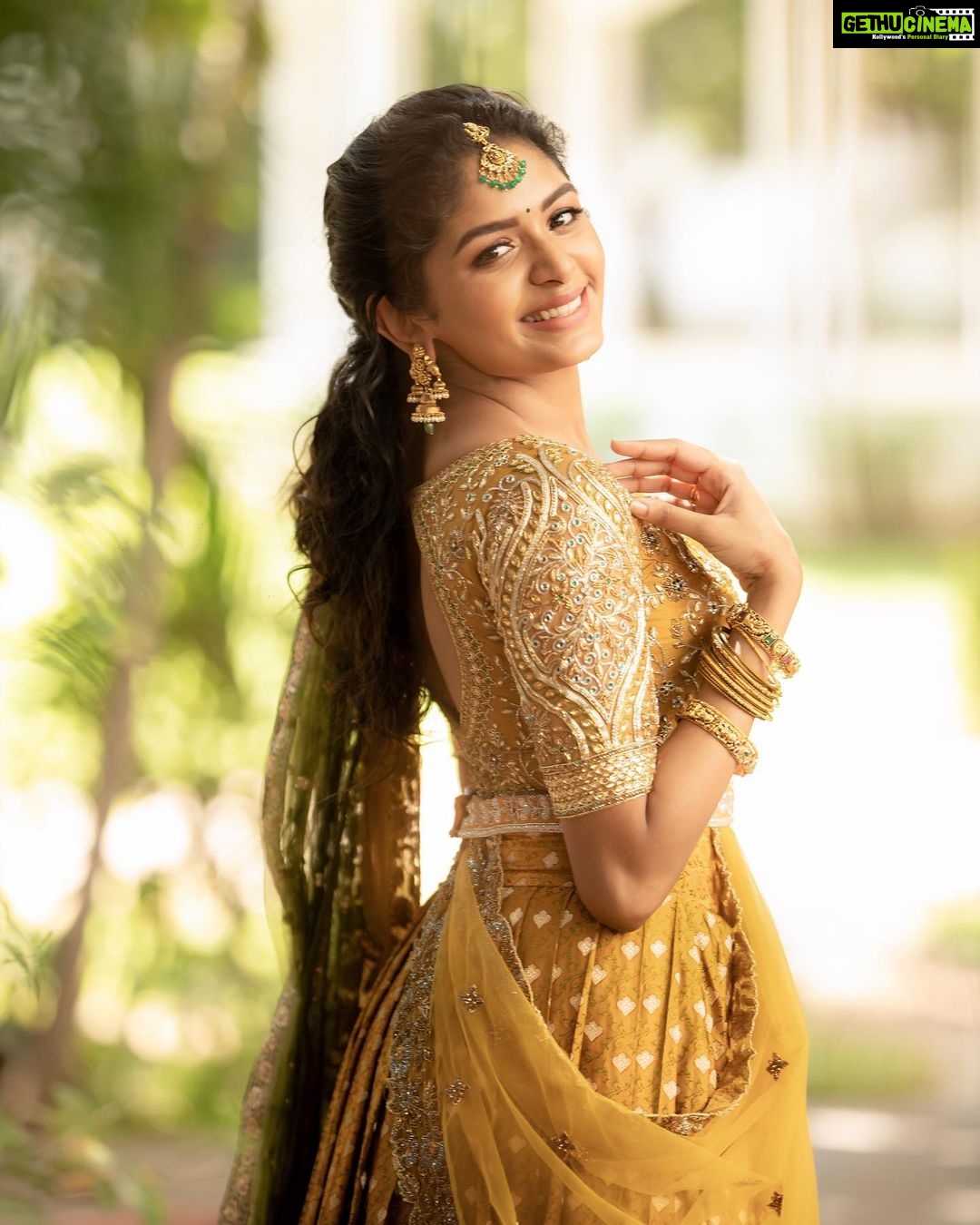 Aditi Shankar Instagram - #navratri2022 with Aditi✨ Day 4: youthful yellow the paragon of happiness and strength . On this 4th day of navarathri I wish you endless cheer and abundant joy. Styled by:- @dr.vinothinipandian Outfits 👗:- @nirali_design_house MUAH💄:- @vijiknr Photographed by 📸:- @camerasenthil Jewellery 💎:- @jjjewellerymart Location:- @avmgardens Digital Patner:- @cognitiveidealab @rrajeshananda AVM Gardens