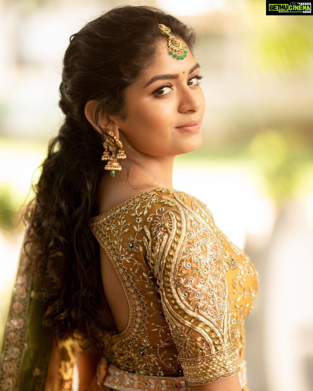 Aditi Shankar Instagram - #navratri2022 with Aditi✨ Day 4: youthful yellow the paragon of happiness and strength . On this 4th day of navarathri I wish you endless cheer and abundant joy. Styled by:- @dr.vinothinipandian Outfits 👗:- @nirali_design_house MUAH💄:- @vijiknr Photographed by 📸:- @camerasenthil Jewellery 💎:- @jjjewellerymart Location:- @avmgardens Digital Patner:- @cognitiveidealab @rrajeshananda AVM Gardens