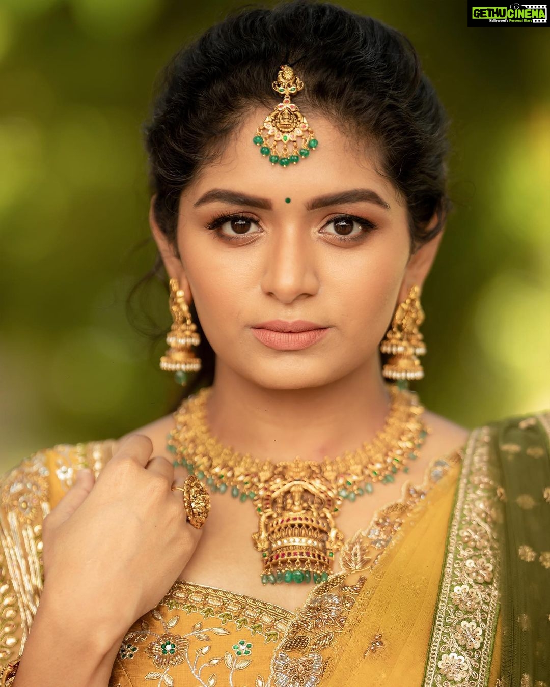 Aditi Shankar Instagram - #navratri2022 with Aditi✨ Day 4: youthful yellow the paragon of happiness and strength . On this 4th day of navarathri I wish you endless cheer and abundant joy. Styled by:- @dr.vinothinipandian Outfits 👗:- @nirali_design_house MUAH💄:- @vijiknr Photographed by 📸:- @camerasenthil Jewellery 💎:- @jjjewellerymart Location:- @avmgardens Digital Patner:- @cognitiveidealab @rrajeshananda AVM Gardens