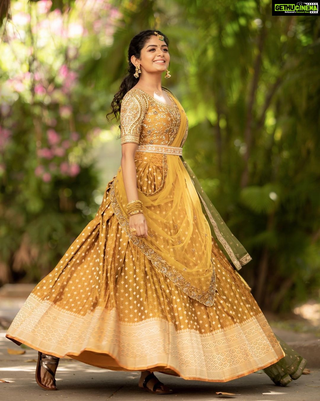 Aditi Shankar Instagram - #navratri2022 with Aditi✨ Day 4: youthful yellow the paragon of happiness and strength . On this 4th day of navarathri I wish you endless cheer and abundant joy. Styled by:- @dr.vinothinipandian Outfits 👗:- @nirali_design_house MUAH💄:- @vijiknr Photographed by 📸:- @camerasenthil Jewellery 💎:- @jjjewellerymart Location:- @avmgardens Digital Patner:- @cognitiveidealab @rrajeshananda AVM Gardens