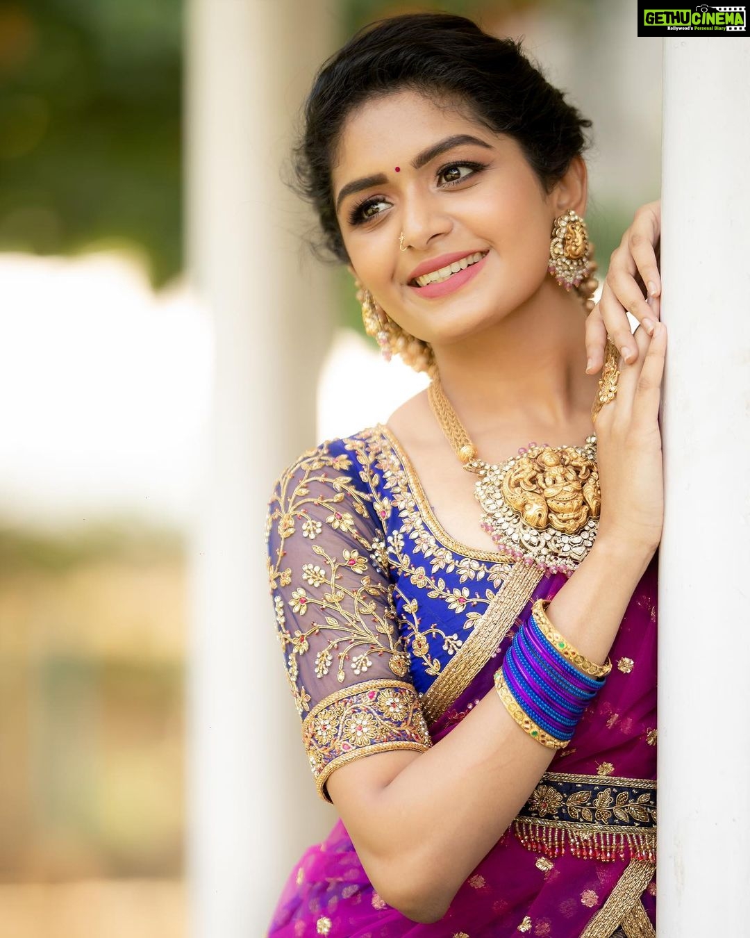 Aditi Shankar Instagram - #navratri2022 with Aditiโจ Day 3: buoyant blue a cerulean elegance presenting a combination of richness and serenity. On this 3rd day of Navratri Wishing sublime bliss for a vibrant you ๐ Styled by:- @dr.vinothinipandian Outfits ๐:- @nirali_design_house MUAH ๐:- @vijiknr Photographed by ๐ธ:- @camerasenthil Jewellery ๐:- @jjjewellerymart Location:- @avmgardens Digital Patner:- @cognitiveidealab Flowers:- @poovai_bridal_flowers @rrajeshananda AVM Gardens
