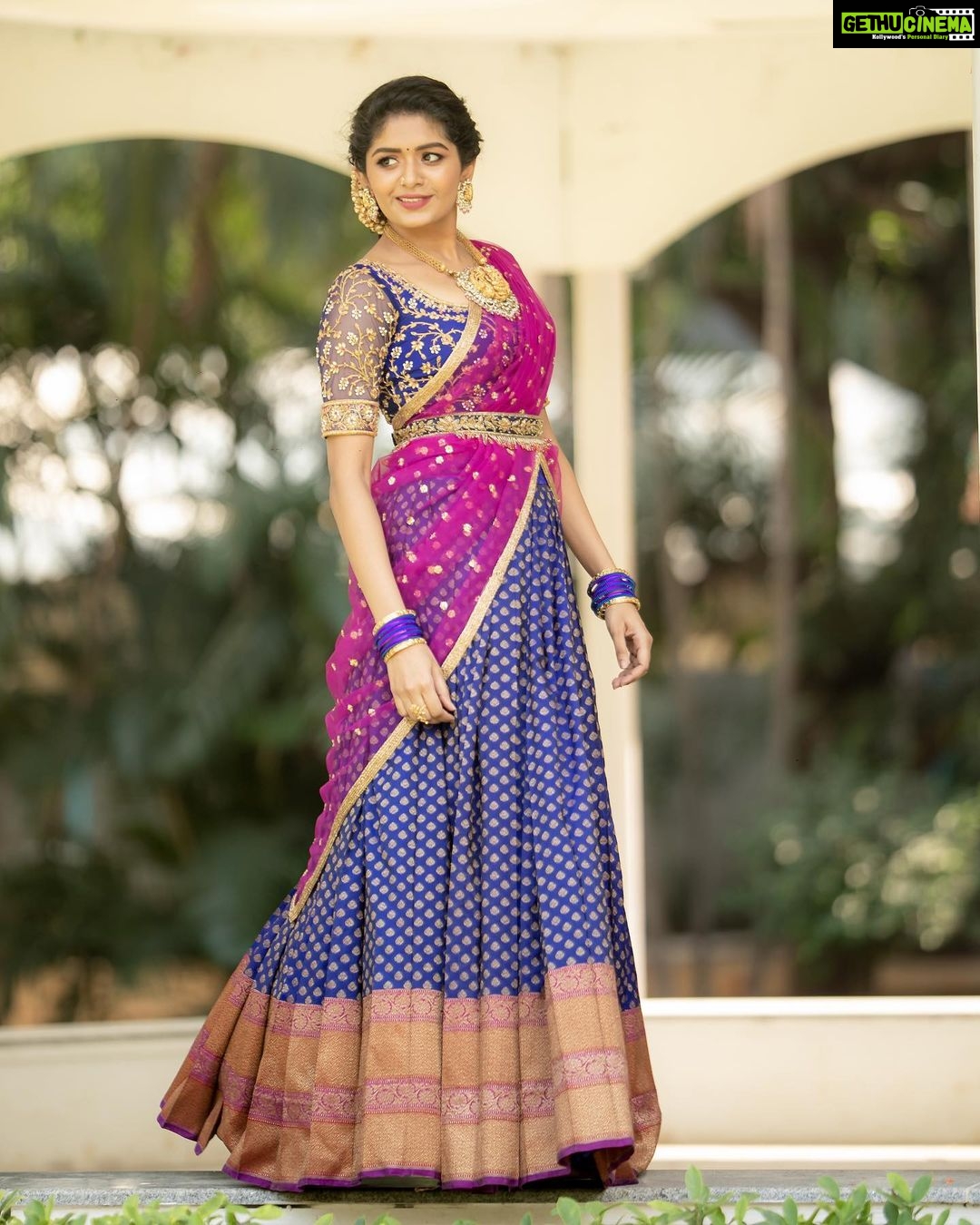 Aditi Shankar Instagram - #navratri2022 with Aditiโจ Day 3: buoyant blue a cerulean elegance presenting a combination of richness and serenity. On this 3rd day of Navratri Wishing sublime bliss for a vibrant you ๐ Styled by:- @dr.vinothinipandian Outfits ๐:- @nirali_design_house MUAH ๐:- @vijiknr Photographed by ๐ธ:- @camerasenthil Jewellery ๐:- @jjjewellerymart Location:- @avmgardens Digital Patner:- @cognitiveidealab Flowers:- @poovai_bridal_flowers @rrajeshananda AVM Gardens