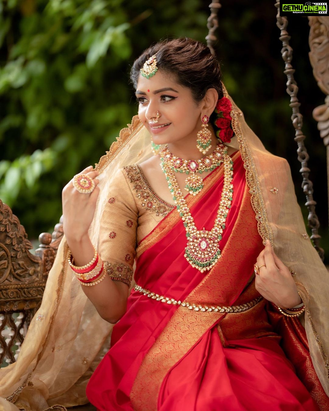 Aditi Shankar Instagram - #navratri2022 with Aditi✨ Day 2 : Romantic Red a capricious blend of vigor warmth and passion. A color of contrasting emotions. Wishing you love, spirit and mettle on the second day of Navarathri. Styled by:- @dr.vinothinipandian Outfits 👗:- @nirali_design_house (blouse and duppata) @samyuktharose (saree) MUAH💄:- @vijiknr Photographed by 📸:- @camerasenthil Jewellery 💎:- @jjjewellerymart Location:- @avmgardens Digital Patner:- @cognitiveidealab @rrajeshananda AVM Gardens