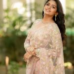 Aditi Shankar Instagram - #navratri2022 with Aditi✨ Day 9: Placid pink a feast to the eye is the confluence of kinship, rapport and unanimity 💕 On this 9th day of navarathri let our kindness bring about a harmony that results in eternal bliss to mankind. Styled by:- @dr.vinothinipandian Outfit by:- @nirali_design_house MUAH💄:- @vijiknr Photographed by 📸:- @camerasenthil Jewellery 💎:- @jjjewellerymart Location:- @avmgardens Digital Patner:- @cognitiveidealab @rrajeshananda AVM Gardens