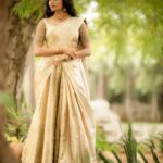 Aditi Shankar Instagram – #navratri2022 with Aditi✨

Day 1 : Virtuous white Reflecting the purity of a mothers love, and a tranquility unattainable by any other hue.

Wishing you endless peace on the first day of Navratri 🙏♥️

Styled by:- @dr.vinothinipandian 
Outfits 👗:- @nirali_design_house

MUAH 💄:- @vijiknr
Photographed by 📸:- @camerasenthil
Jewellery 💎:- @jjjewellerymart 
Location:- @avmgardens
Digital Patner:- @cognitiveidealab
@rrajeshananda AVM Gardens