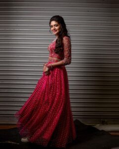 Aditi Shankar Instagram - Backstage Alaparai 🙌

(Sneakers under my lehenga😅 a total “me” thing)

Styled by: @dr.vinothinipandian
Photographed by📸 : @kiransaphotography 
Outfit👗: @nirali_design_house 
MUAH💄: @rachelstylesmith 
Jewellery💎: @jcsjewelcreations @sri_artiquess (bangles)