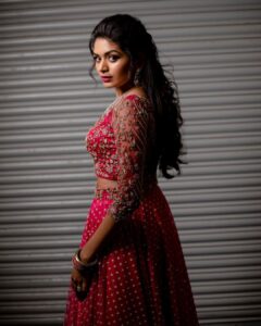 Aditi Shankar Instagram - Backstage Alaparai 🙌

(Sneakers under my lehenga😅 a total “me” thing)

Styled by: @dr.vinothinipandian
Photographed by📸 : @kiransaphotography 
Outfit👗: @nirali_design_house 
MUAH💄: @rachelstylesmith 
Jewellery💎: @jcsjewelcreations @sri_artiquess (bangles)