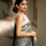 Aditi Shankar Instagram – #navratri2022 with Aditiβ¨
Day 6 : Glorious Grey the regal neutrality to balance the bright.
On the 6th day of Navratri my heartfelt wishes for the right balance of all that you want in life.
Styled by:- @dr.vinothinipandian
Blouse by:- @nirali_design_house
Saree and blouse embroidery :- @dr.vinothinipandian
MUAHπ:- @vijiknr
Photographed by πΈ:- @camerasenthil
Jewellery π:- @jjjewellerymart
Location:- @avmgardens
Digital Patner:- @cognitiveidealab
@rrajeshananda AVM Gardens
