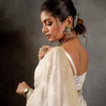 Aditi Shankar Instagram - My white saree dream came true 🕊 Viruman Chennai press meet Styled by: @dr.vinothinipandian Photographed by 📸: @kiransaphotography Outfit 👗: @_.rubeenavogueofficial._ MUAH 💄: @vishalcharanmakeuphair @hairbyradhika Jewellery💎: @jcsjewelcreations