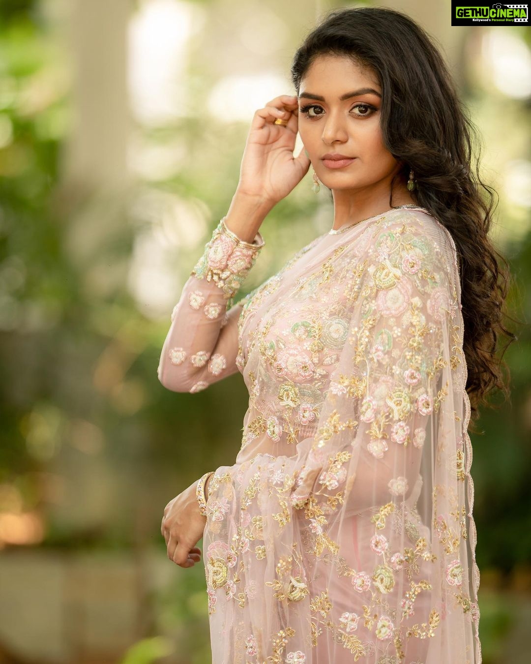 Aditi Shankar Instagram - #navratri2022 with Aditi✨ Day 9: Placid pink a feast to the eye is the confluence of kinship, rapport and unanimity 💕 On this 9th day of navarathri let our kindness bring about a harmony that results in eternal bliss to mankind. Styled by:- @dr.vinothinipandian Outfit by:- @nirali_design_house MUAH💄:- @vijiknr Photographed by 📸:- @camerasenthil Jewellery 💎:- @jjjewellerymart Location:- @avmgardens Digital Patner:- @cognitiveidealab @rrajeshananda AVM Gardens