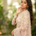 Aditi Shankar Instagram - #navratri2022 with Aditi✨ Day 9: Placid pink a feast to the eye is the confluence of kinship, rapport and unanimity 💕 On this 9th day of navarathri let our kindness bring about a harmony that results in eternal bliss to mankind. Styled by:- @dr.vinothinipandian Outfit by:- @nirali_design_house MUAH💄:- @vijiknr Photographed by 📸:- @camerasenthil Jewellery 💎:- @jjjewellerymart Location:- @avmgardens Digital Patner:- @cognitiveidealab @rrajeshananda AVM Gardens