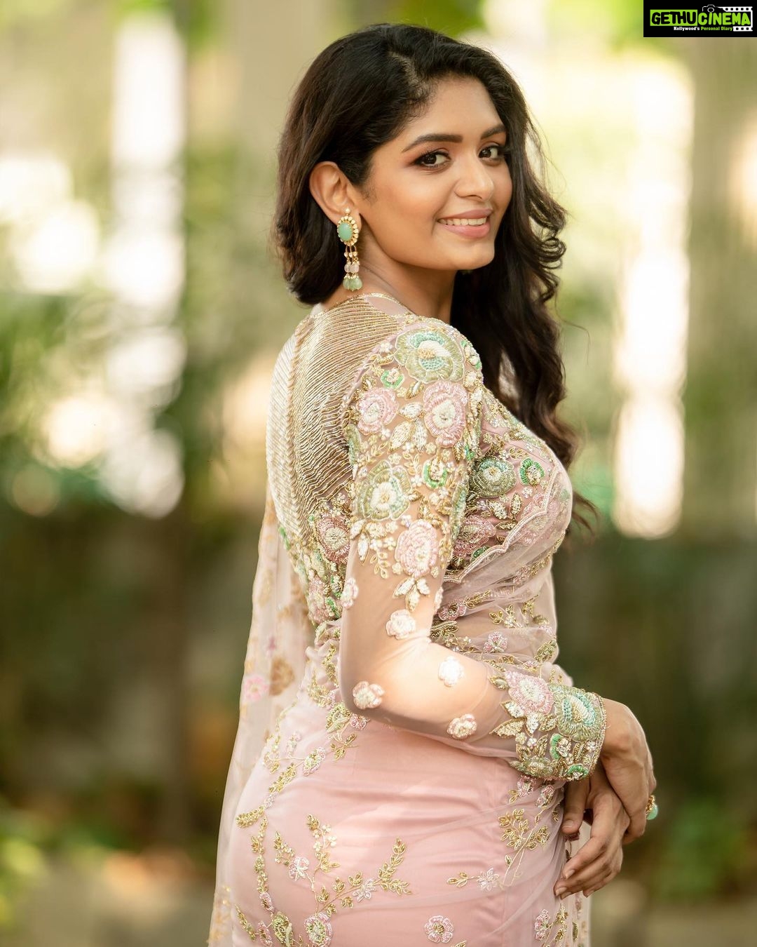 Aditi Shankar Instagram - #navratri2022 with Aditi✨ Day 9: Placid pink a feast to the eye is the confluence of kinship, rapport and unanimity 💕 On this 9th day of navarathri let our kindness bring about a harmony that results in eternal bliss to mankind. Styled by:- @dr.vinothinipandian Outfit by:- @nirali_design_house MUAH💄:- @vijiknr Photographed by 📸:- @camerasenthil Jewellery 💎:- @jjjewellerymart Location:- @avmgardens Digital Patner:- @cognitiveidealab @rrajeshananda AVM Gardens