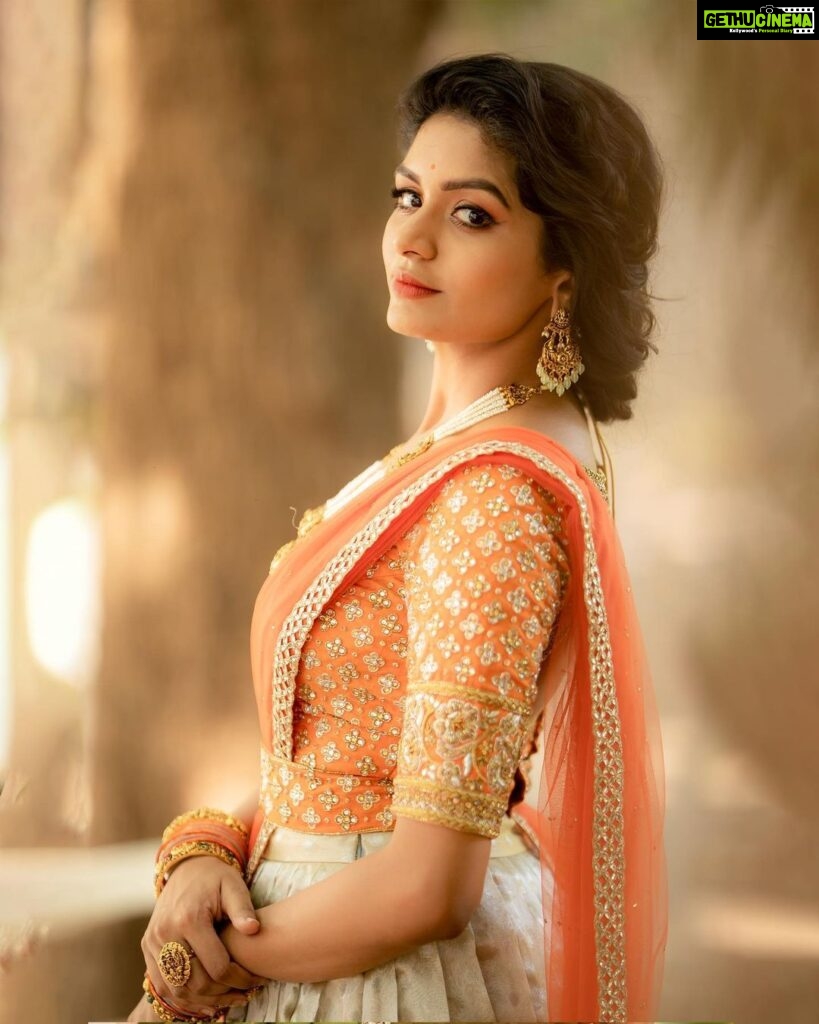Aditi Shankar Instagram - #navratri2022 with Aditi✨ Day 7: Cheery orange reflecting the colors of the sun, so exuberant and energetic 🧡 On the 7th day of navarathri let positivity rule our thoughts and joy fill our homes. Styled by:- @dr.vinothinipandian Outfit by:- @nirali_design_house MUAH💄:- @vijiknr Photographed by 📸:- @camerasenthil Jewellery 💎:- @jjjewellerymart Location:- @avmgardens Digital Patner:- @cognitiveidealab @rrajeshananda AVM Gardens