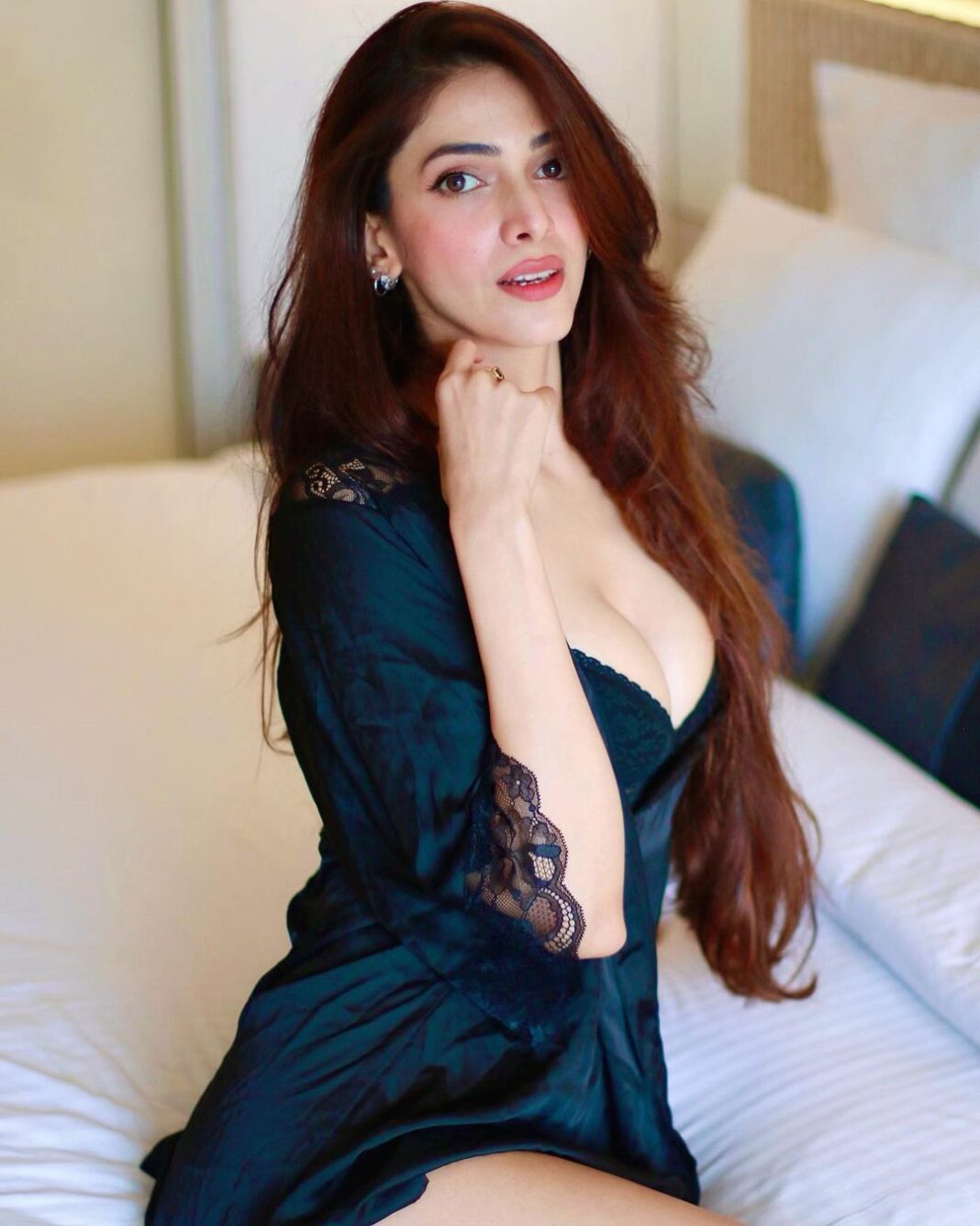 Aditi Vats Instagram - 🖤 📷 @advait_vaidya