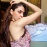 Aditi Vats Instagram – Just cannot stop staring at those muscles 😘😘😘
Also this is what I do when I am not shooting, 
PS : my new project #dasvi 
So damn excited for this one Lucknow nawaboon ka sahar