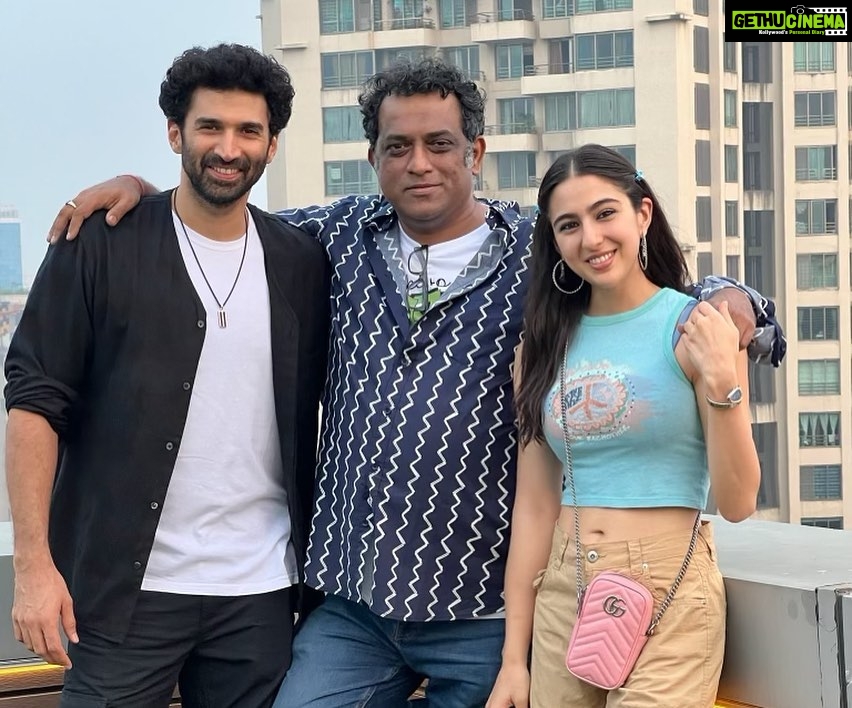 Aditya Roy Kapur Instagram - Super excited and grateful to be part of #MetroInDino. ❤️🎶🎼 Shoot begins soon!!! 🎥⏰ @anupampkher @neena_gupta @pankajtripathi @konkona @alifazal9 @fatimasanashaikh @anuragbasuofficial @ipritamofficial @tseriesfilms @tseries.official @anuragbasuproductions #BhushanKumar #KrishanKumar @shivchanana @tanibasu