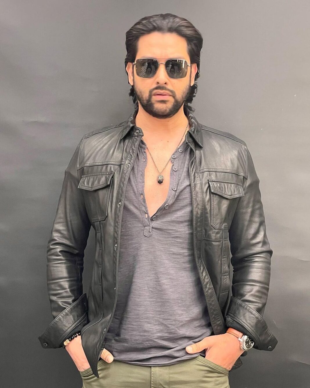 Aftab Shivdasani Instagram - ‘Be always gentle, every heart hides wounds that never bleed.’ ❤️‍🩹 - Alexandra Vasiliu. #grateful ✨ Mumbai, Maharashtra