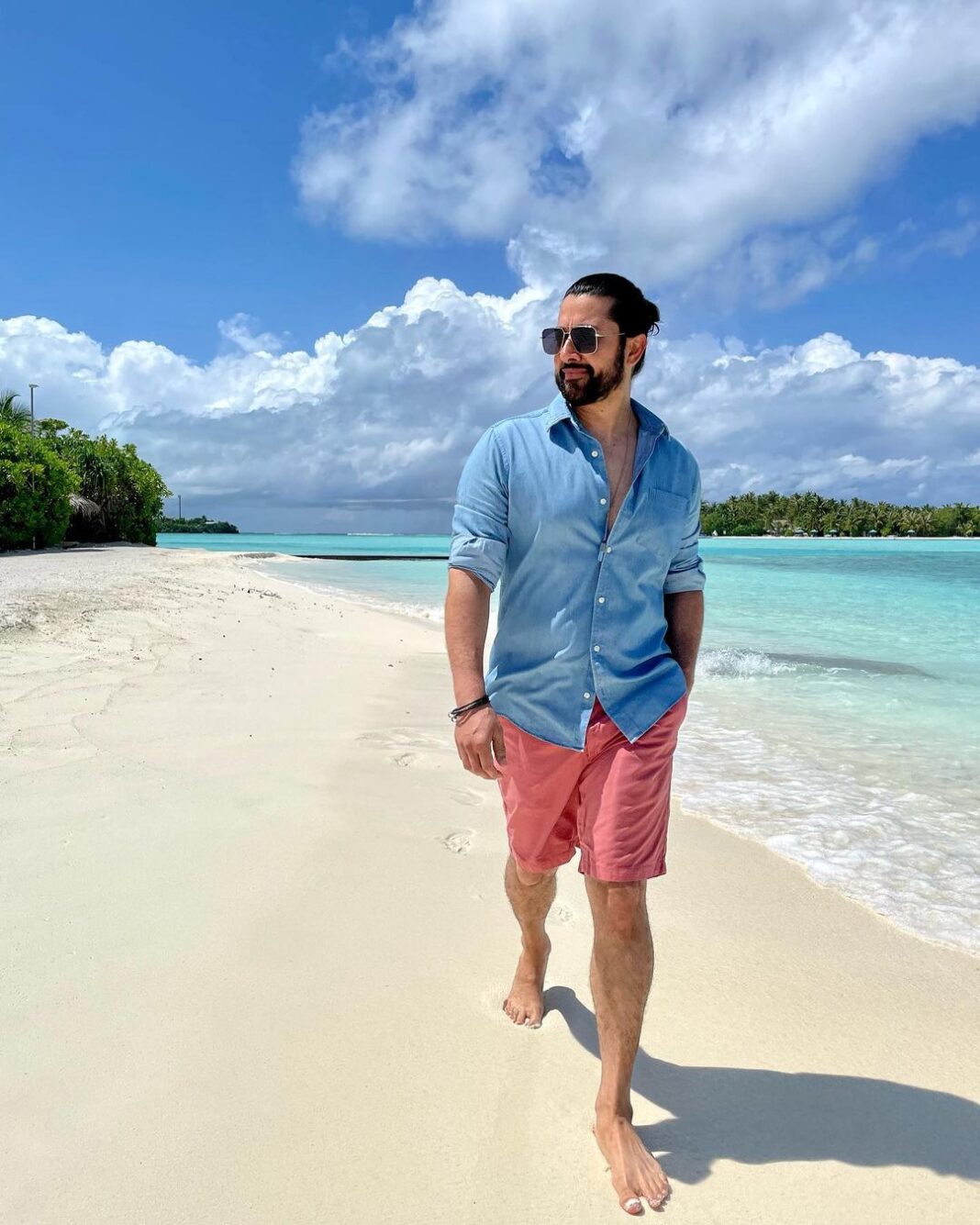 Aftab Shivdasani Instagram - ‘Dear ocean, thank you for making us feel tiny, humble, inspired and salty. All at once.’ #grateful ☀️ 🌊 Thank you @dineshjayasanka070976 and @anantaradhigu for the impeccable hospitality. Pure bliss. Much gratitude. 💙💫 Maldives