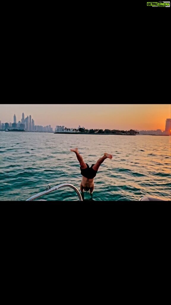 Aftab Shivdasani Instagram - When in Dubai.. 🌤🏊🏻‍♂ Dubai, UAE
