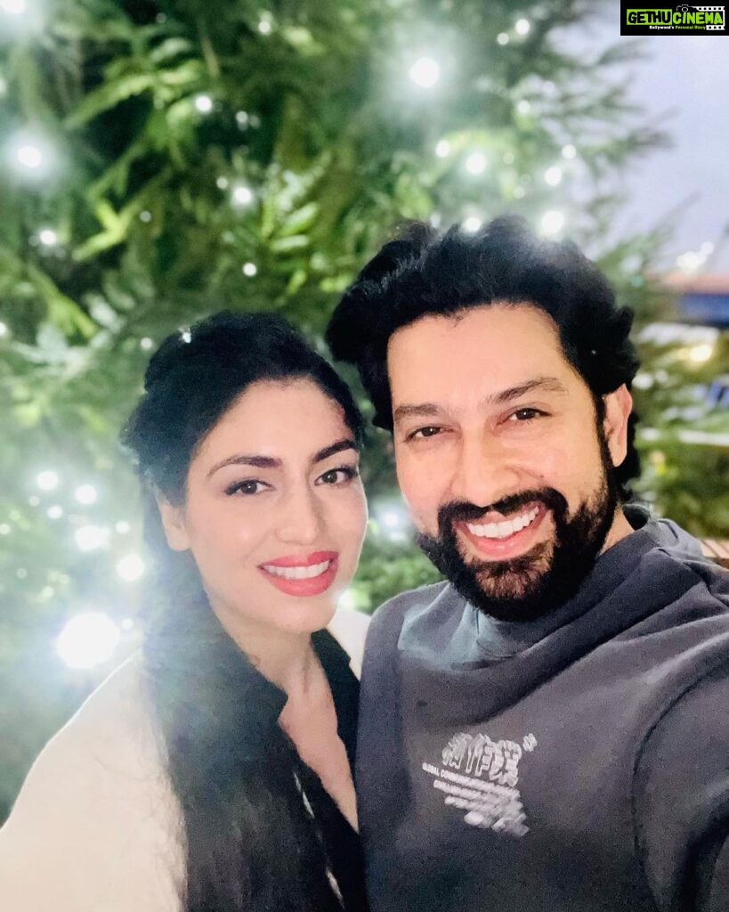 Aftab Shivdasani Instagram - “You were born to light up this world.” ✨💫⭐️ Happy new year everyone. Have a great year. Let’s all be grateful for life. For health. For family. Stay loved. Stay blessed. ❤️🙏🏼 #2022 London, Unιted Kingdom