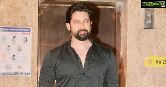 Aftab Shivdasani Instagram - Love, light, prosperity. Seasons greetings to all. ππΌπͺβ¨ Mumbai