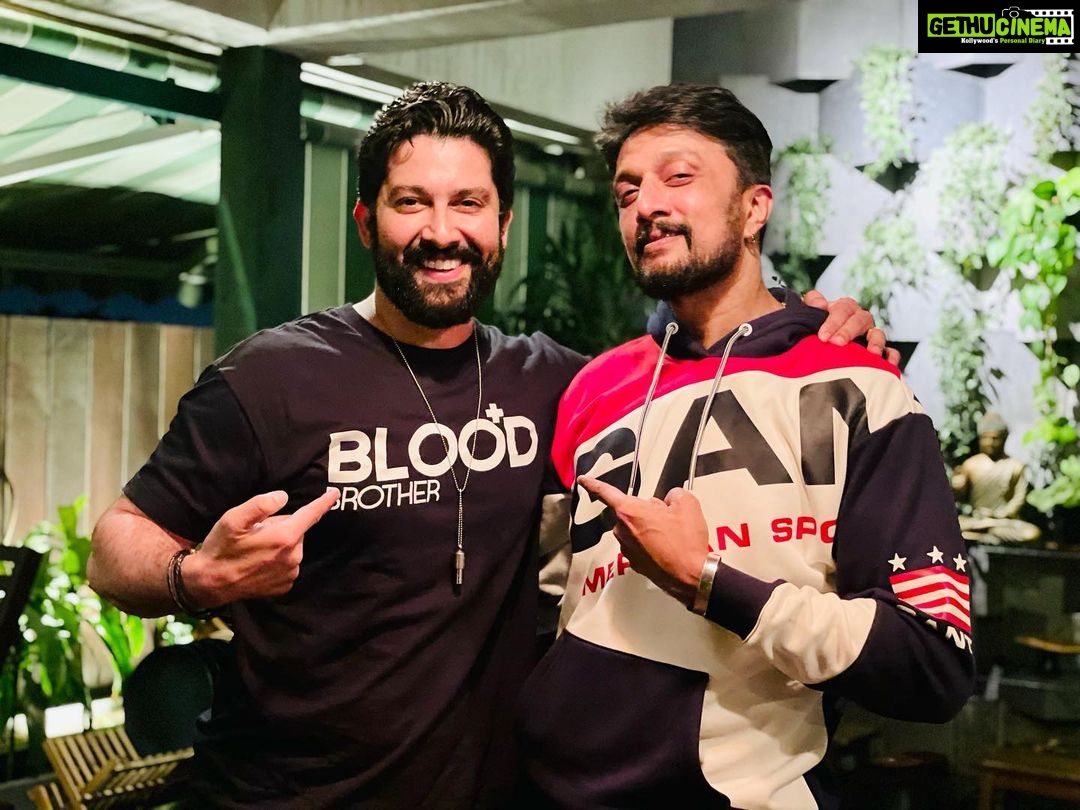 Aftab Shivdasani Instagram - An evening well spent chatting about films, life and cricket! Also a celebration of our film #kotigobba3 which released today! Do catch it in theatres! Thank you my brother @kichchasudeepa for a wonderful evening, to many more! 🥂🤗 Bangalore, India