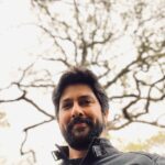 Aftab Shivdasani Instagram - ‘Maybe you are searching among the branches, for what only appears in the roots.’ - Rumi. 🌿 #grateful #life #yourbiggestteacher 🍀✨