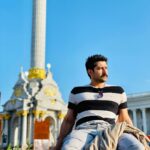Aftab Shivdasani Instagram - ‘Sit silently so the soul can speak.’ 🌞☮️ #specialops1.5 #kiev #ukraine