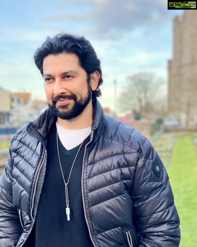 Aftab Shivdasani Instagram - ‘Silence is the only language I’m fluent in.’ 🤍🗯