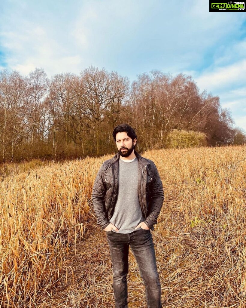 Aftab Shivdasani Instagram - ‘This is what I like about photographs. They’re proof that once, even if just for a heartbeat, everything was perfect.’ 🍂💛 - Jodi Picoult. #stillnessspeaks