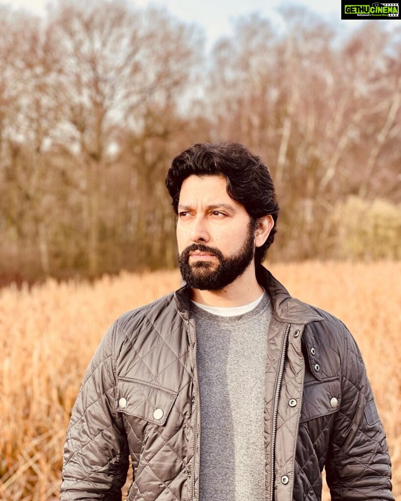 Aftab Shivdasani Instagram - ‘This is what I like about photographs. They’re proof that once, even if just for a heartbeat, everything was perfect.’ 🍂💛 - Jodi Picoult. #stillnessspeaks