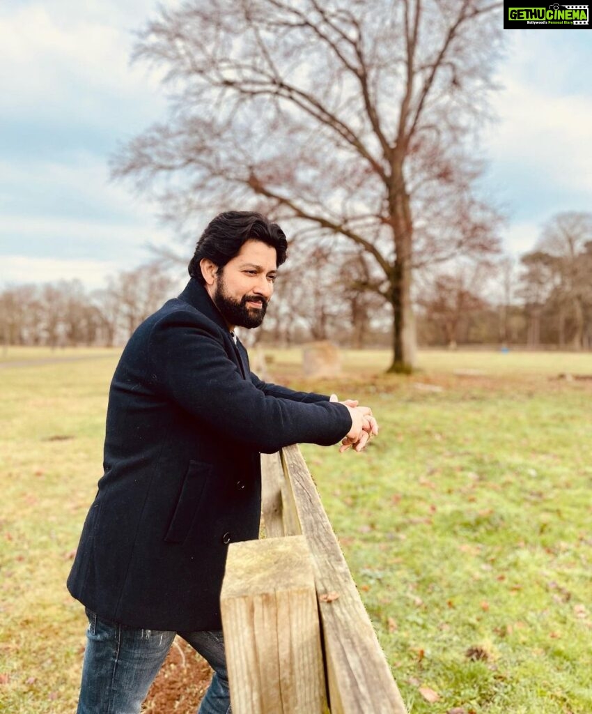 Aftab Shivdasani Instagram - ‘Be a piece of peace.’ ✨🤎🐎 #peaceful #beginning #2022