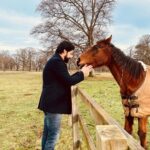 Aftab Shivdasani Instagram – ‘Be a piece of peace.’ ✨🤎🐎

#peaceful #beginning #2022