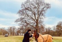 Aftab Shivdasani Instagram - ‘Be a piece of peace.’ ✨🤎🐎 #peaceful #beginning #2022