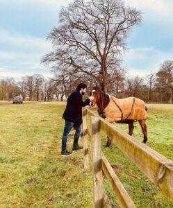 Aftab Shivdasani Instagram - ‘Be a piece of peace.’ ✨🤎🐎 #peaceful #beginning #2022