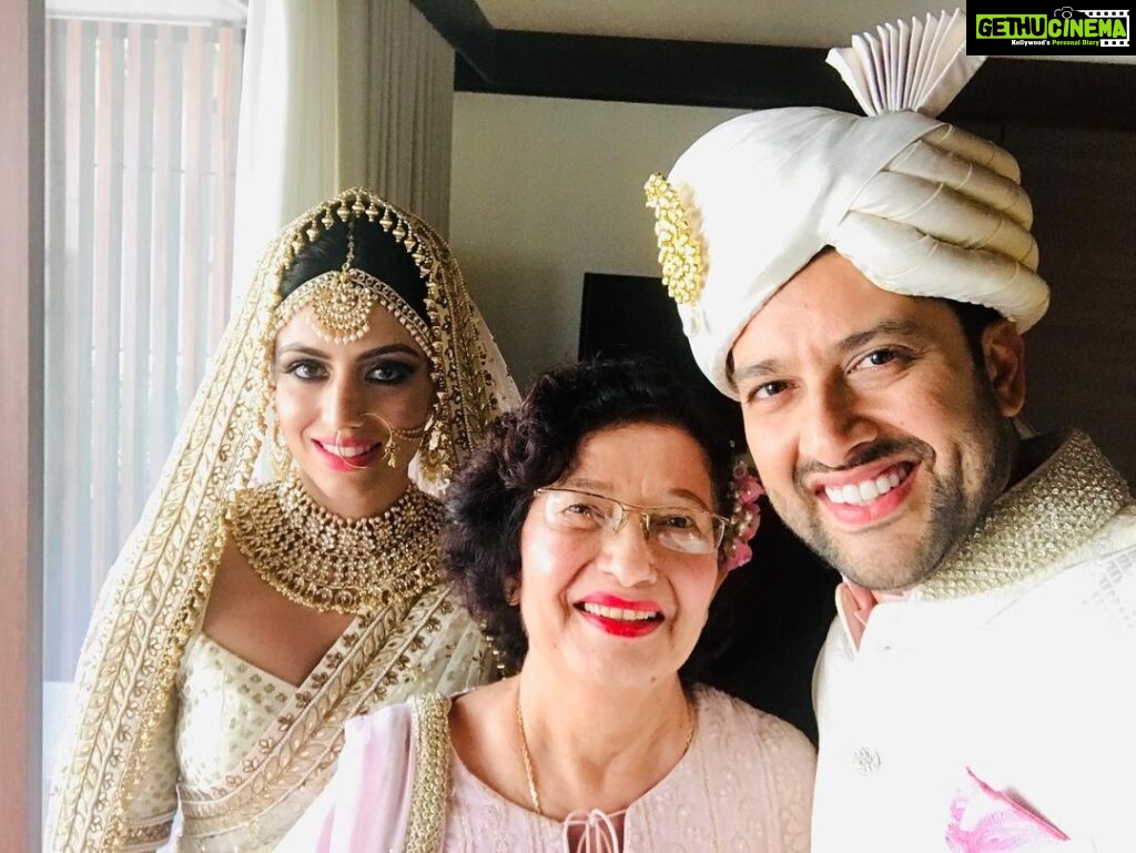 Aftab Shivdasani Instagram - Happy Birthday Ma, thank you for showing me the meaning of unconditional love. I pray for your long life and good health always. I love you. ❤️✨🎂