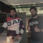 Aftab Shivdasani Instagram - An evening well spent chatting about films, life and cricket! Also a celebration of our film #kotigobba3 which released today! Do catch it in theatres! Thank you my brother @kichchasudeepa for a wonderful evening, to many more! 🥂🤗 Bangalore, India