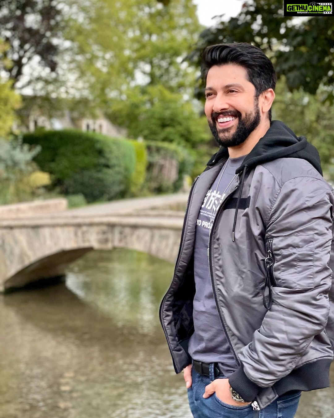 Aftab Shivdasani Instagram - “Kindness begins with the understanding that we all struggle.” - Charles Glassman 🍀🤍