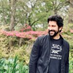 Aftab Shivdasani Instagram - ‘Maybe you are searching among the branches, for what only appears in the roots.’ - Rumi. 🌿 #grateful #life #yourbiggestteacher 🍀✨