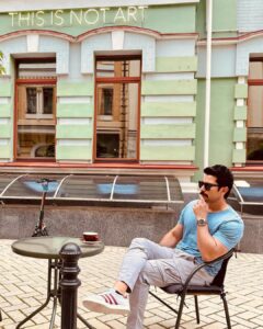 Aftab Shivdasani Instagram - ‘Not all who wander are lost. Most of them are just looking for coffee.’

#specialops1.5 ☀️☕️