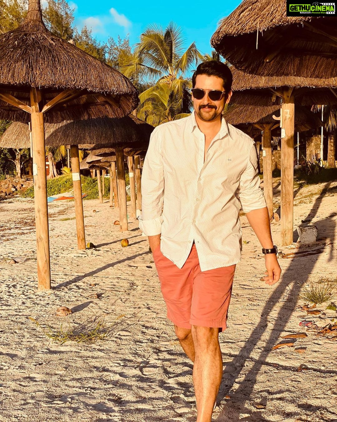 Aftab Shivdasani Instagram - ‘Do the universe a favour. Don’t hide your magic.’ ☀️✨
