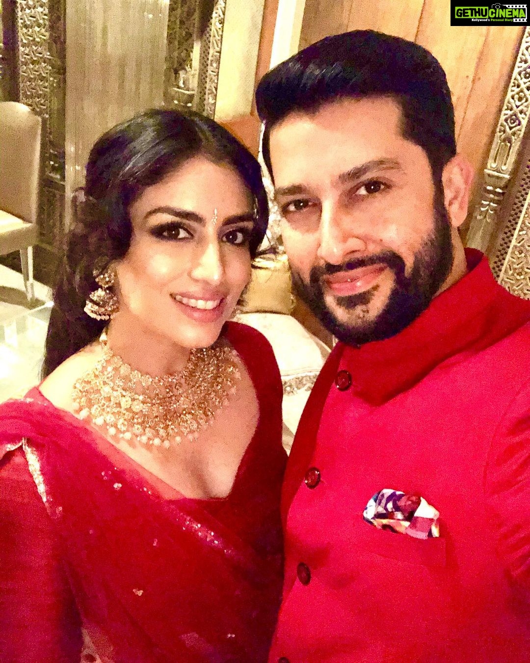 Aftab Shivdasani Instagram - ‘Let nothing dim the light that shines from within..’ - Maya Angelou. 💥✨ Happy Diwali to all you beautiful people. Stay happy, stay safe. Keep your spirits high and faith intact. 🪔❤️