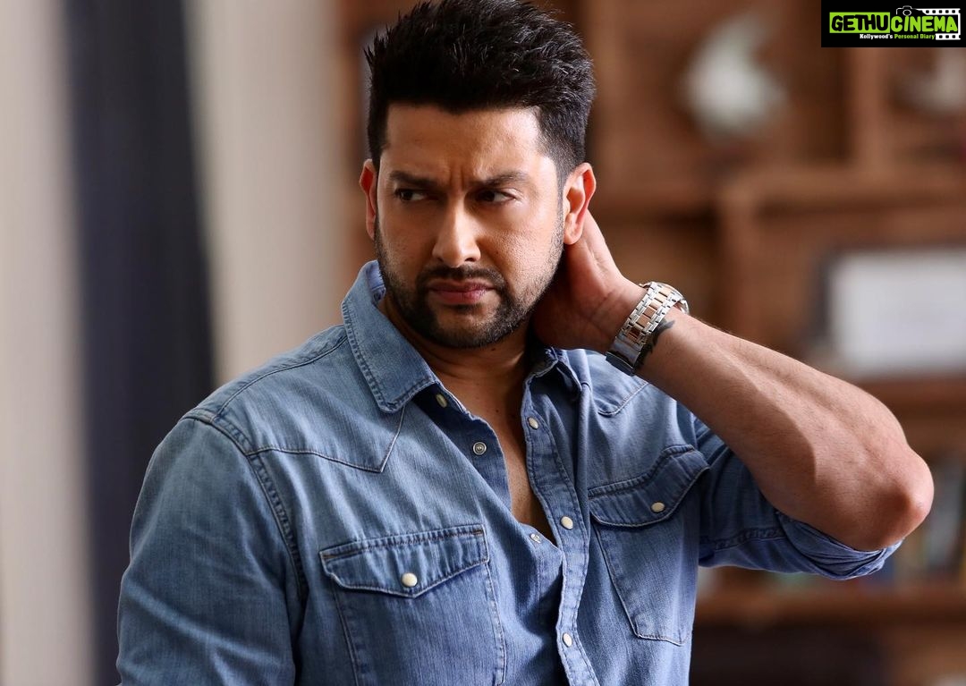 Aftab Shivdasani Instagram - ‘The only people I owe my loyalty to are the ones who never made me question theirs.’ - Aditya Singh Rathore. 🎭🎯 . . . #poison2 now streaming on @zee5premium London, Unιted Kingdom