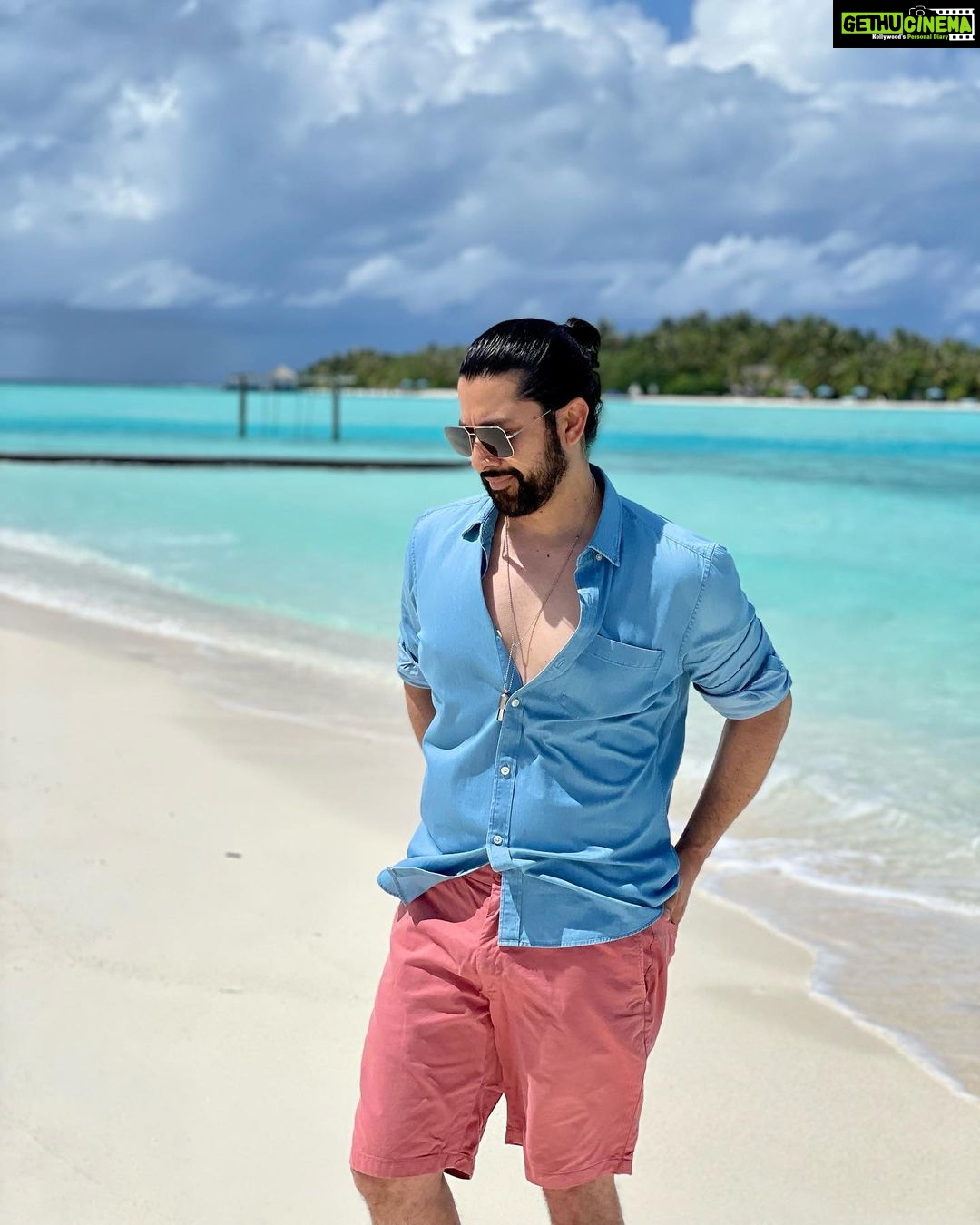 Aftab Shivdasani Instagram - βDear ocean, thank you for making us feel tiny, humble, inspired and salty. All at once.β #grateful βοΈ π Thank you @dineshjayasanka070976 and @anantaradhigu for the impeccable hospitality. Pure bliss. Much gratitude. ππ« Maldives